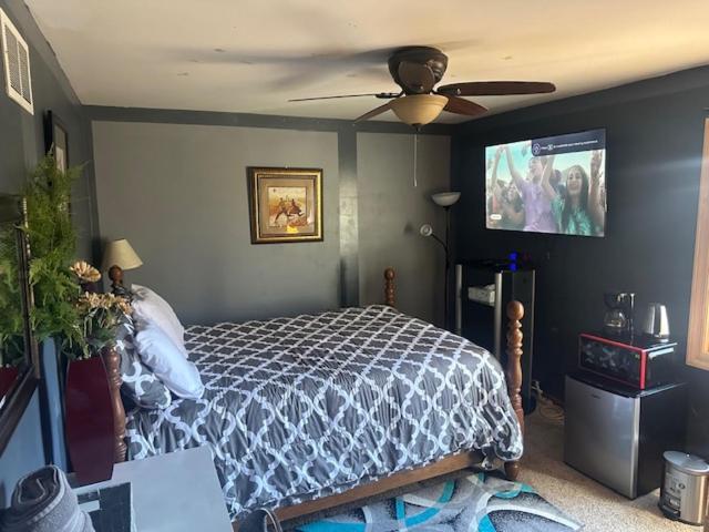 Quiet And Spacious Room1 Homestay Bolingbrook